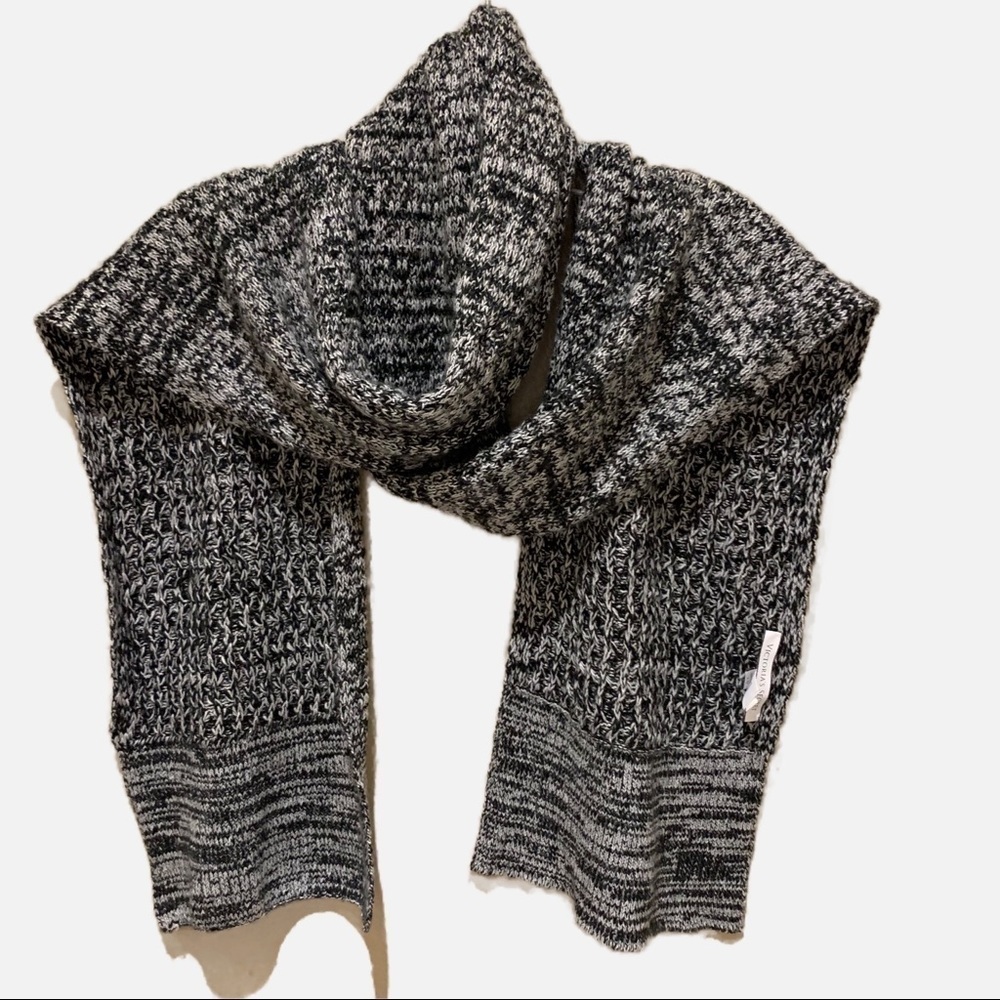 Victoria’s Secret Soft Fall Winter Cozy Long Knit Crochet Gray Scarf. One size